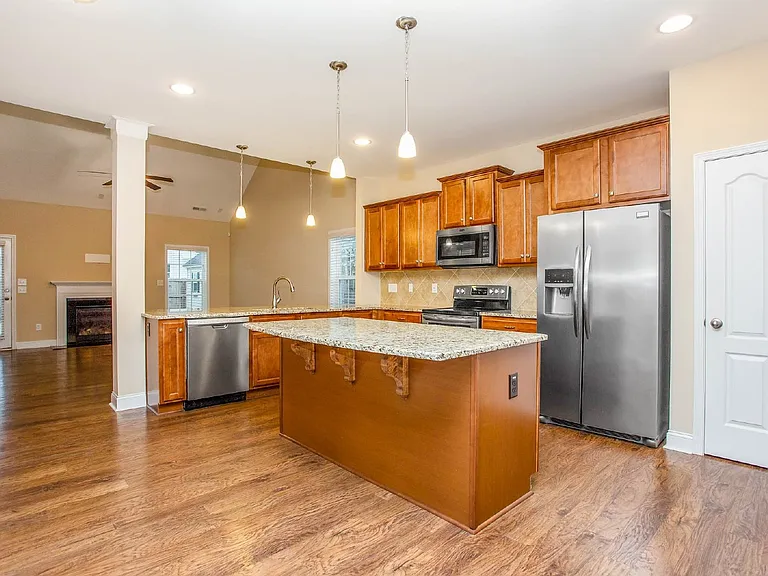 674 Stonebriar Ave — Photo 5