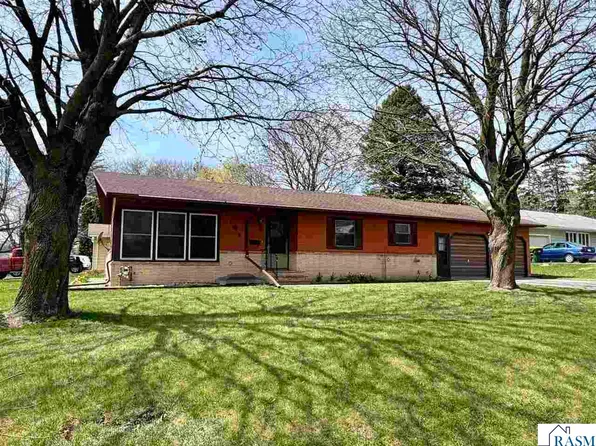 1101 Armstrong Blvd N, Saint James, MN 56081