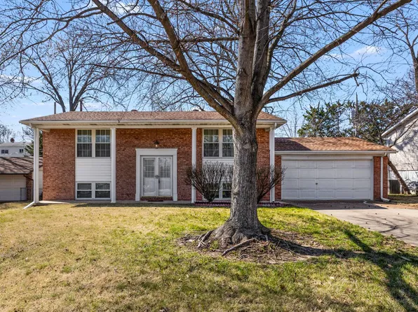 1257 Dawn Valley Dr, Maryland Heights, MO 63043