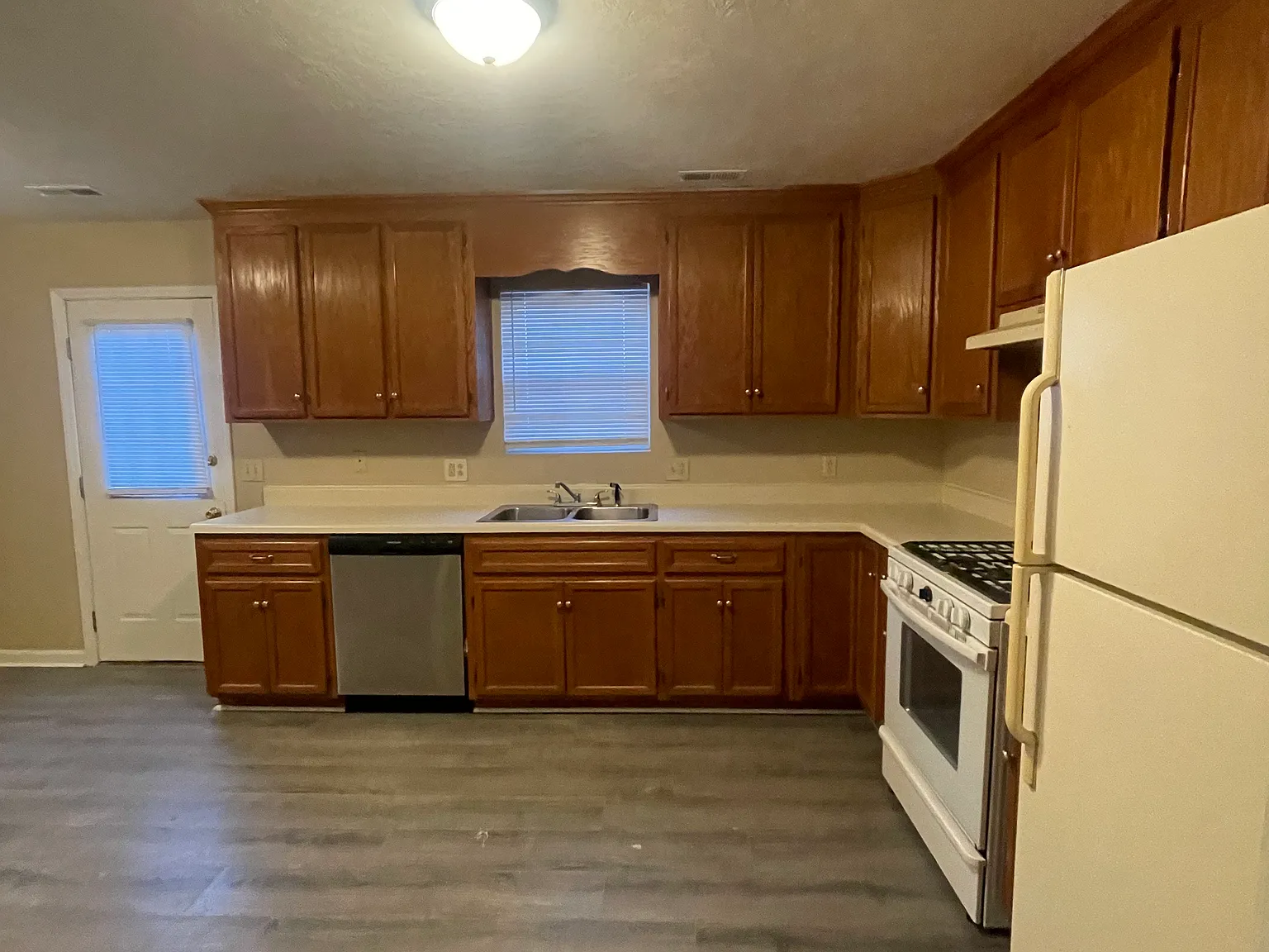 2 bed, 2.5 bath, $1,250 — Photo 3