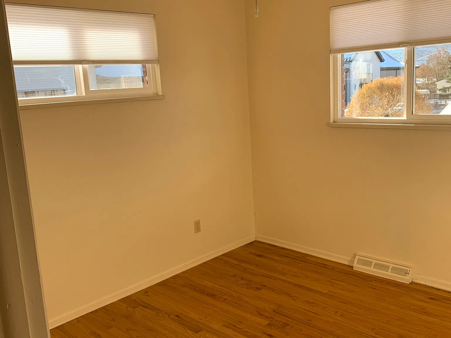 5 bed, 2464 sqft, $2,300 — Photo 3