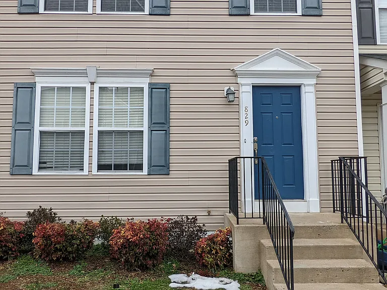 829 Gallows Ct — Photo 2