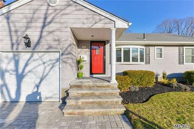 1st image of 733 Blackstone Ave