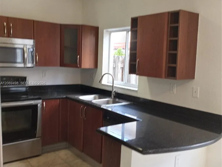 7427 NW 181st Ter #7427 — Photo 6
