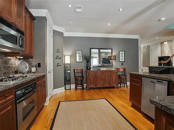 5th image of 10297 Midway Ave