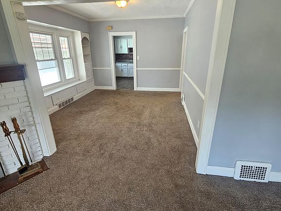 5th image of 8409 Rosewood Ave