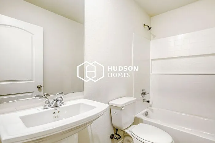 336 Bounding Main St — Photo 11
