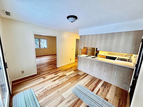 5th image of 1551 Watkins St