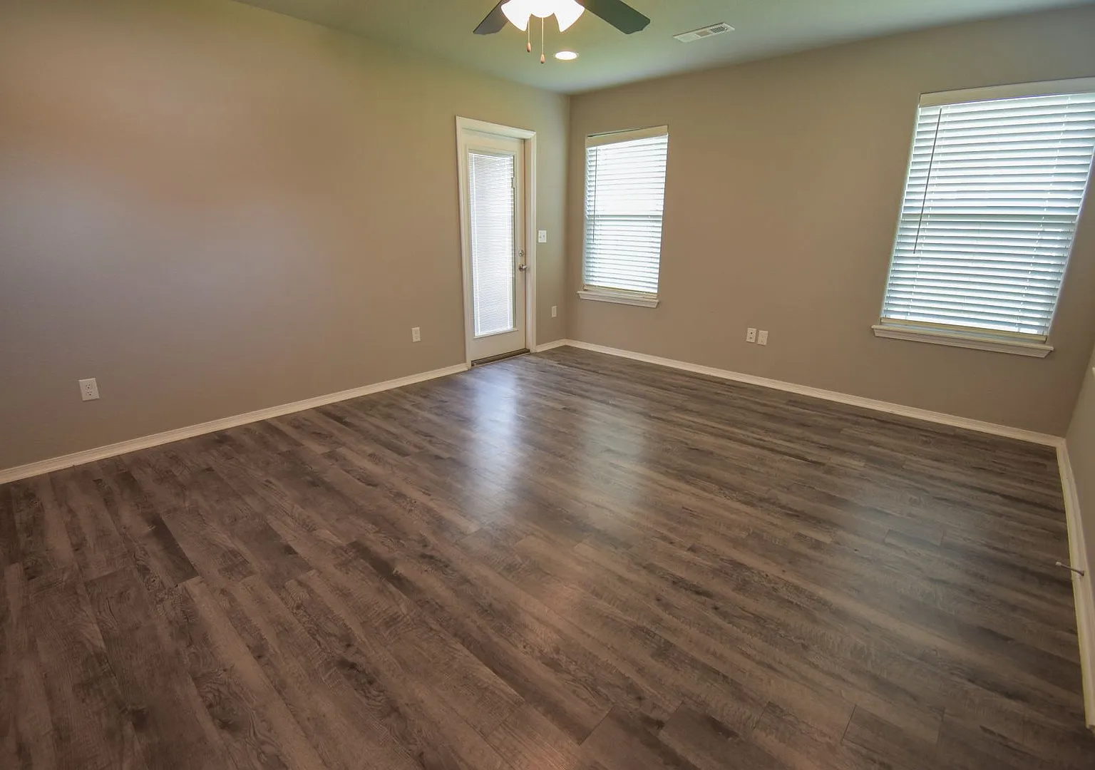 3 Bedroom 2 Bath Duplex in Prairie Grove, AR — Photo 2