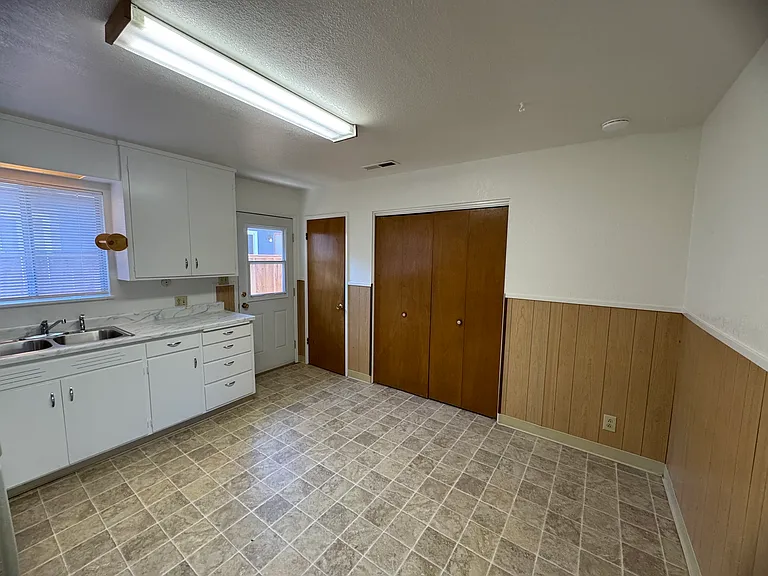649 Marshall St #B — Photo 18