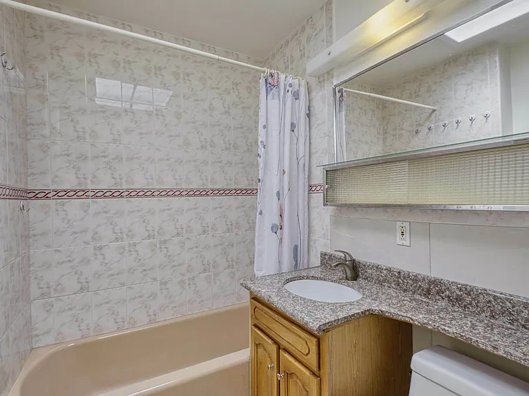 1676 Cayuga Ave — Photo 8