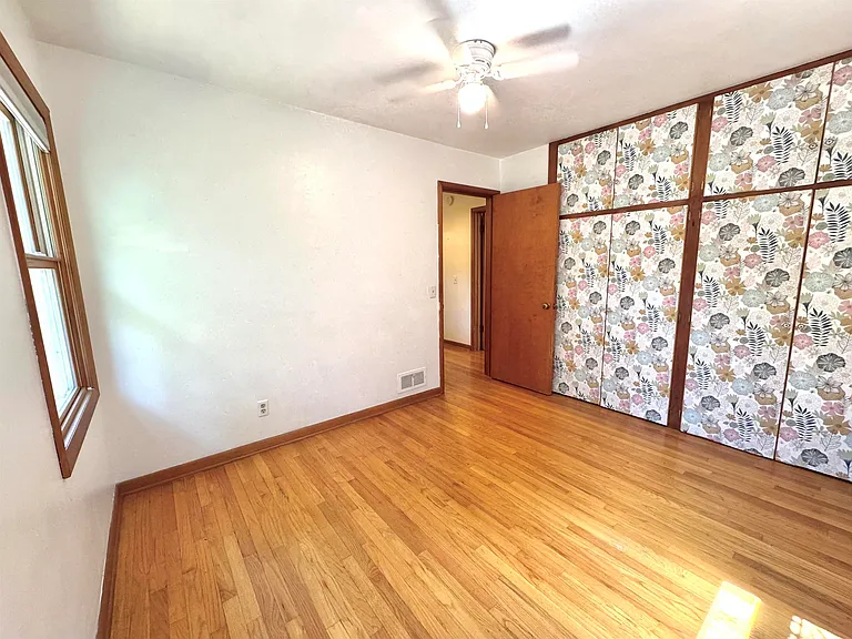 222 S Midvale Blvd — Photo 30