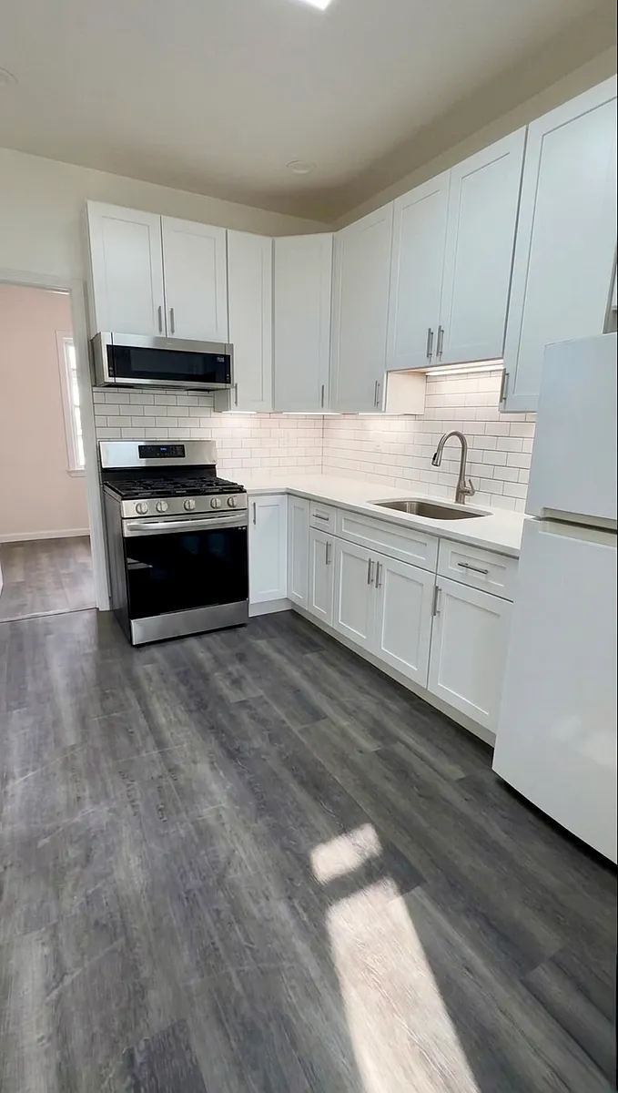 Building Photo - 1303 Shakespeare Ave #3