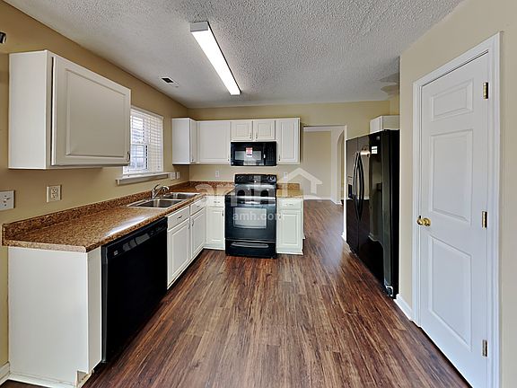 3rd image of 104 Indian Overlook Ct