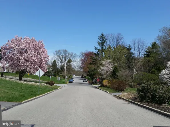 51 Park Vallei Ln, Brookhaven, PA 19015