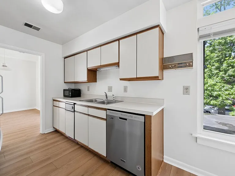 2332 Dana Ave — Photo 22