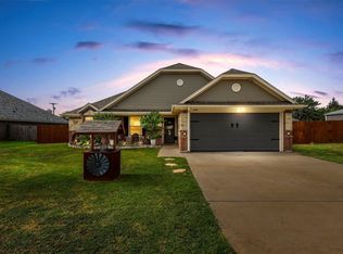 408 Green Meadow Ct, Boyd, TX 76023