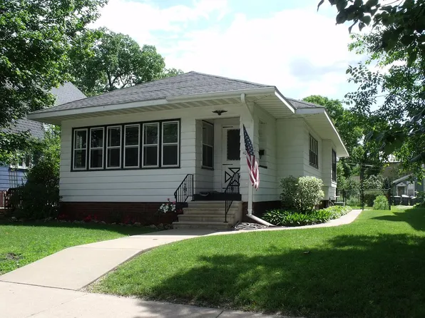 1021 7th St S, La Crosse, WI 54601