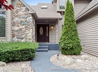 18121 Lovell Rd, Spring Lake, MI 49456