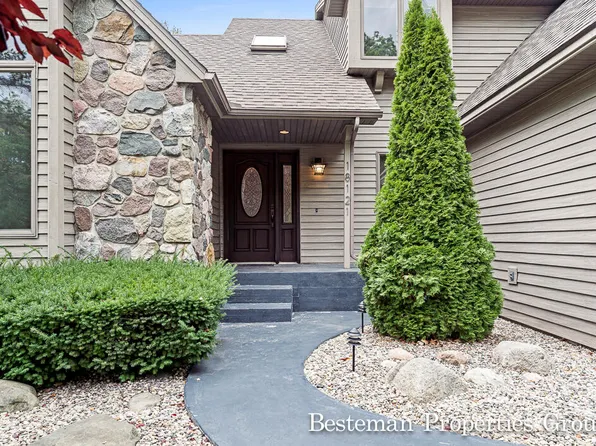 18121 Lovell Rd, Spring Lake, MI 49456