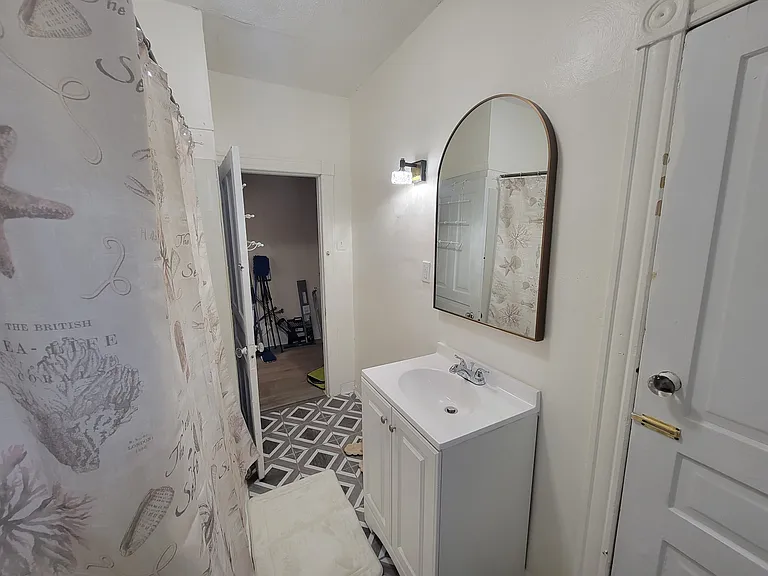 105 W Logan St — Photo 10