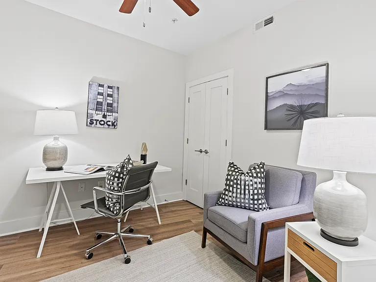Den/second bedroom