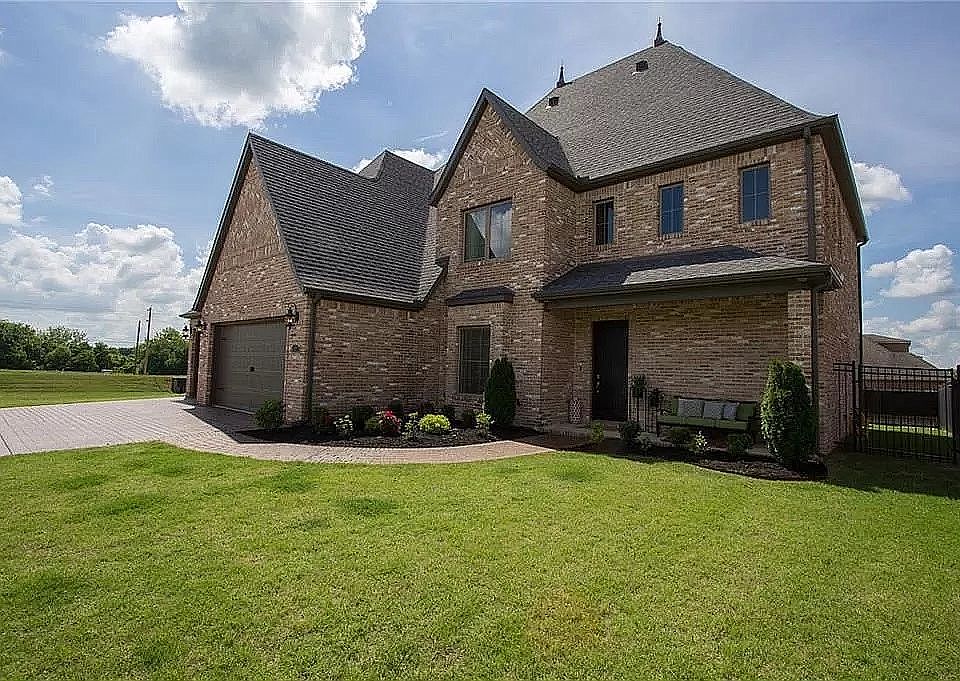 1st image of 3401 SW Cabernet Ave