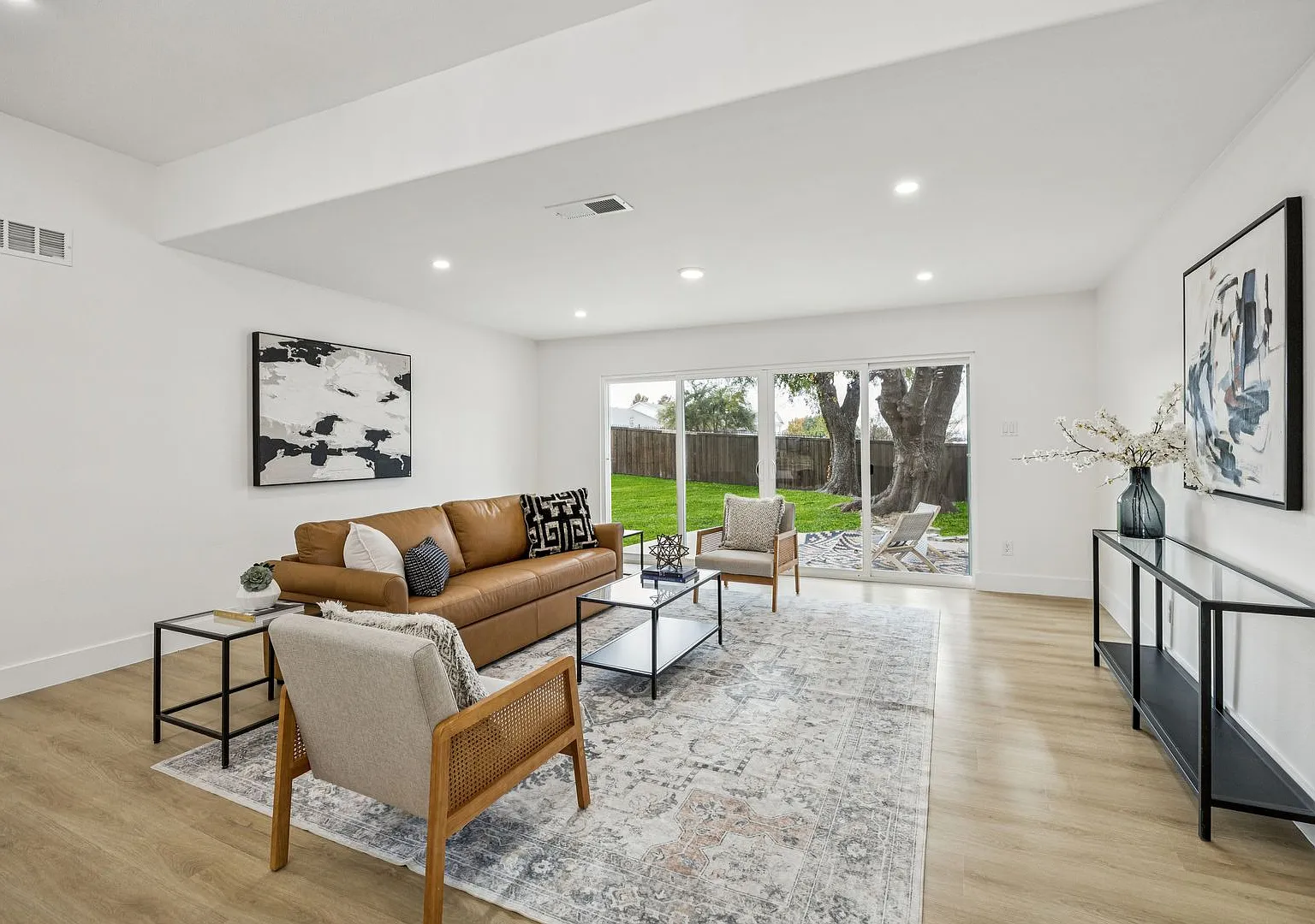 Luxuriously Renovated 4 Bed / 2.5 Bath Home with Contemporary Upgrades in Garland — Photo 2
