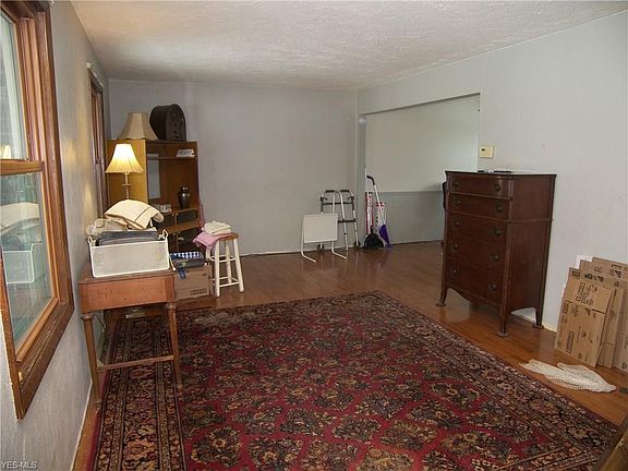 4th image of 1331 Beverly Dr