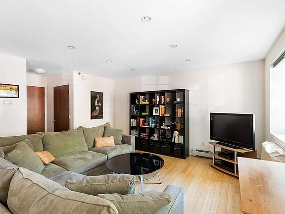 3rd image of 324 22nd St APT 1A