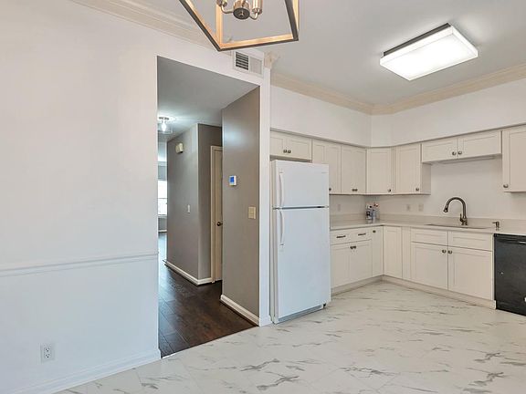 5th image of 2112 Blair Blvd APT 4