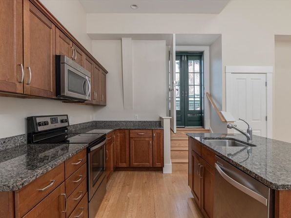 132 Main St APT 406
