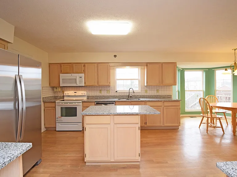 6169 Hillsdale Ln — Photo 5