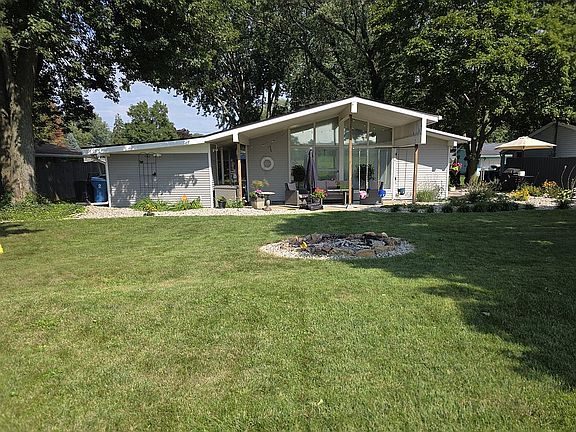 2nd image of 941 Hickory Rd
