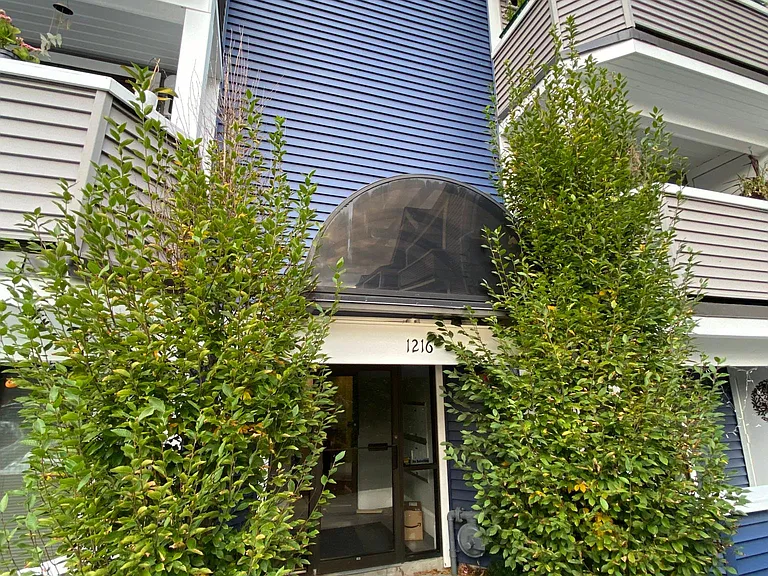 1216 Vfw Pkwy #43 — Photo 21