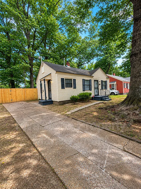2 bed, 1.0 bath, $895 — Photo 2