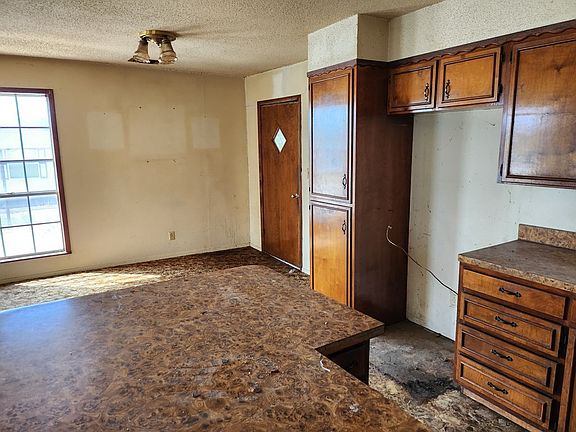 5th image of 101 Chico St