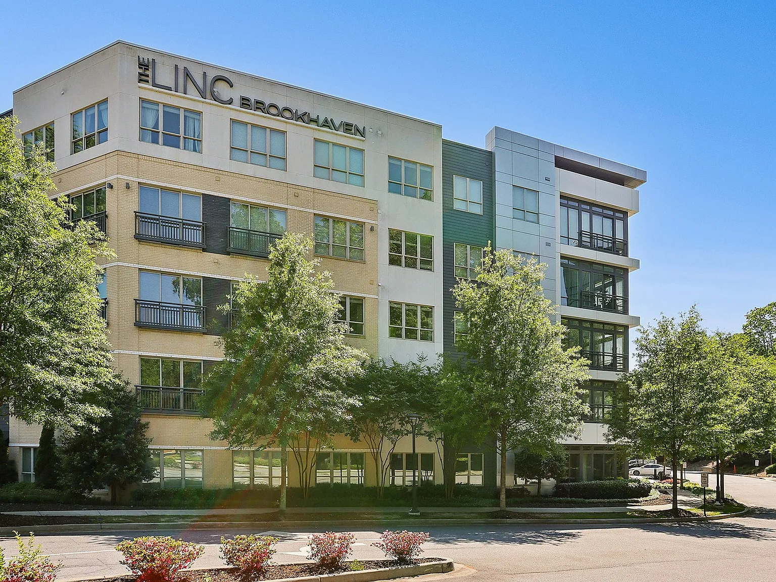 The Linc Brookhaven — Photo 4