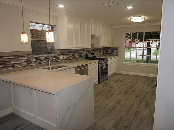 2nd image of 931 Willow West Dr