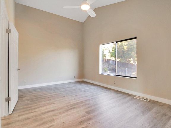3rd image of 2307 Holly View Dr