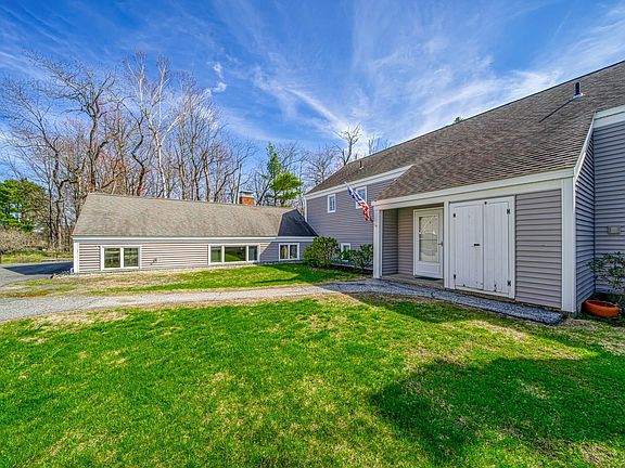 3rd image of 19 Hilltop Place #19