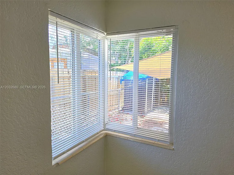 5225 NE 4th Ave — Photo 17