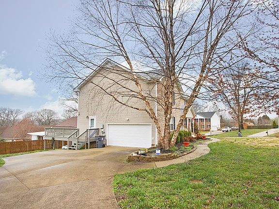 3rd image of 711 Meadowgate Ln