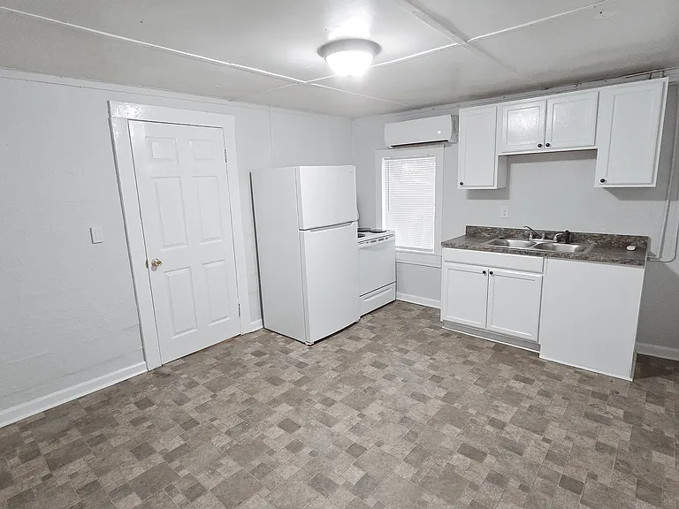 236 Berkley St SE #B — Photo 8
