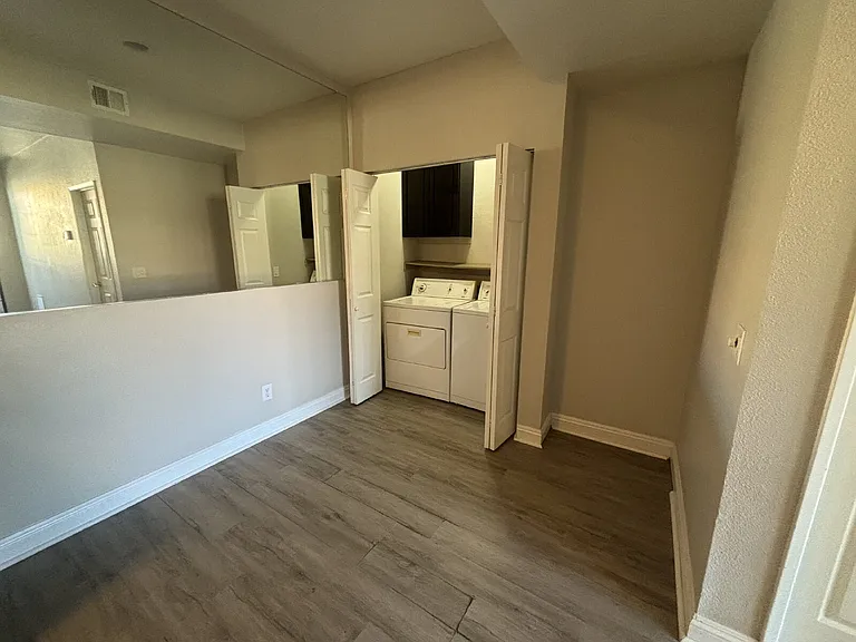 5122 S Jones Blvd #108 — Photo 9