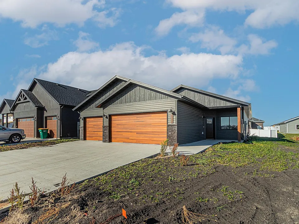 5846 James Dr W