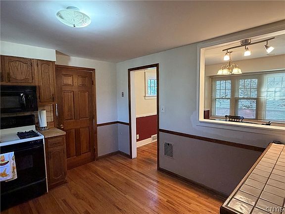 5th image of 1317 Northcliffe Rd