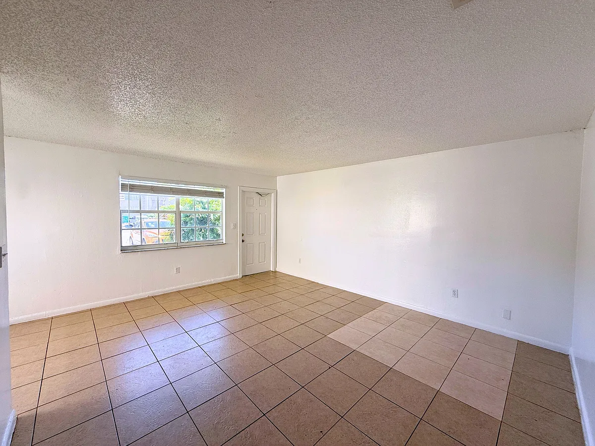 Building Photo - 3741 SW 59th Ter #2