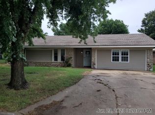823 Mission Dr, Anadarko, OK 73005