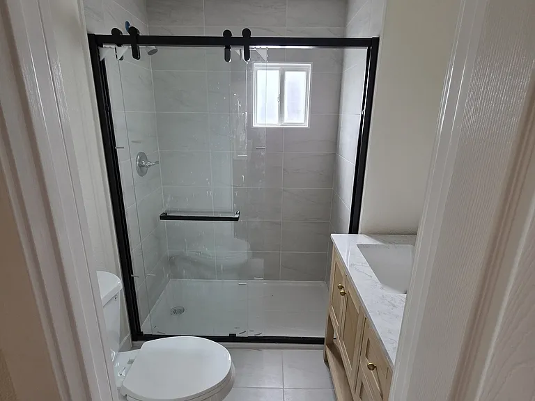 139 Ambrose Ave #A — Photo 4